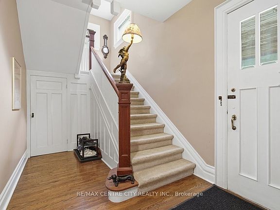 5th image of 927 Richmond St