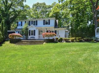 198 Pidgeon Hill Rd, S HUNTINGTON, NY 11746