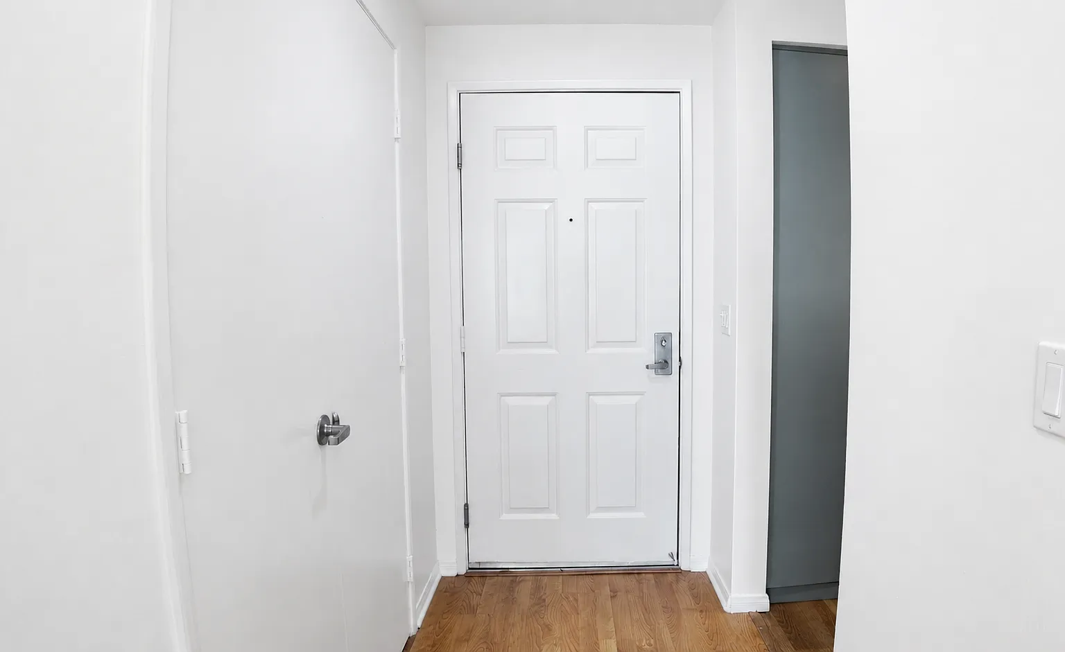 1 bed, 735 sqft, $2,700 — Photo 2