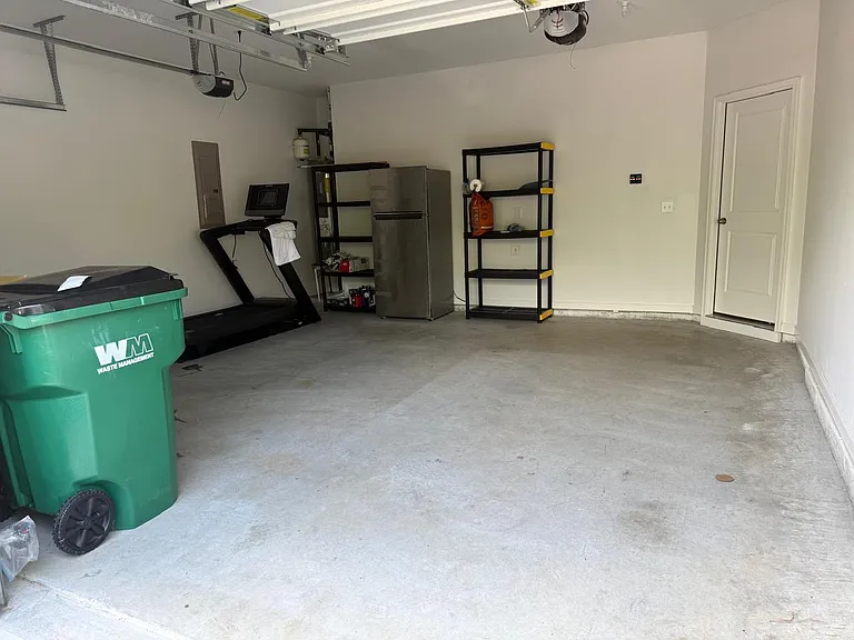2124 Greencrest Cir — Photo 11