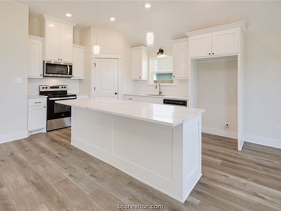 5th image of 497 Brazos Bnd