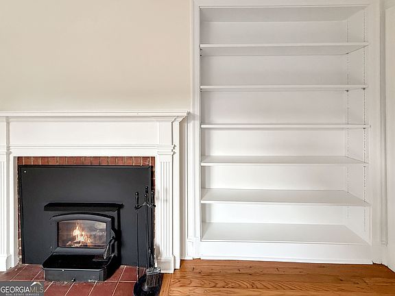 5th image of 155 Windsor Ct