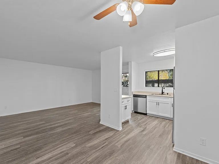 Sagecliff Apartments — Photo 7