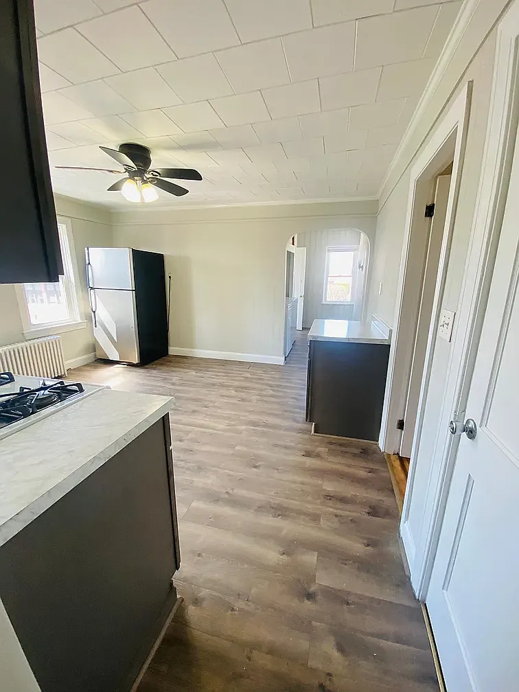 2 bed, 1100 sqft, $2,100 — Photo 3