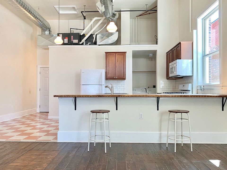 627 E Adams, D