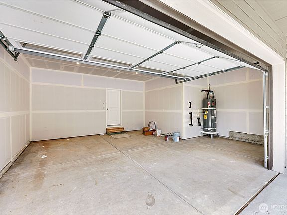 5th image of 331 NE Shadowhawk Lane