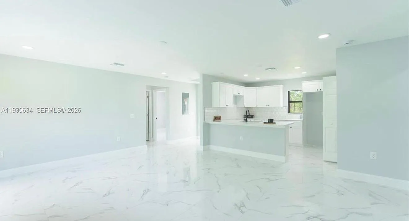 3 bed, 2.0 bath, 1188 sqft, $1,800 — Photo 2