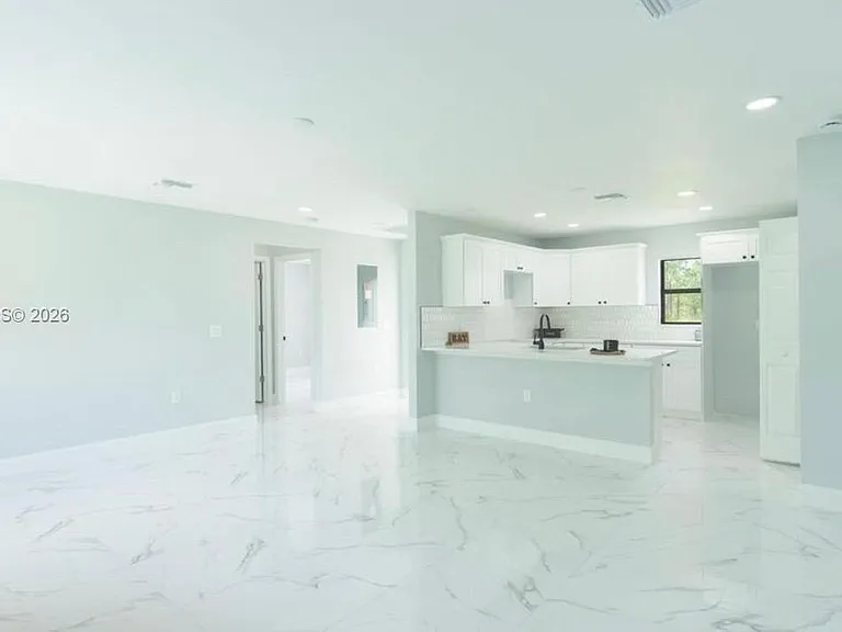 761 Kirkman Ave — Photo 2