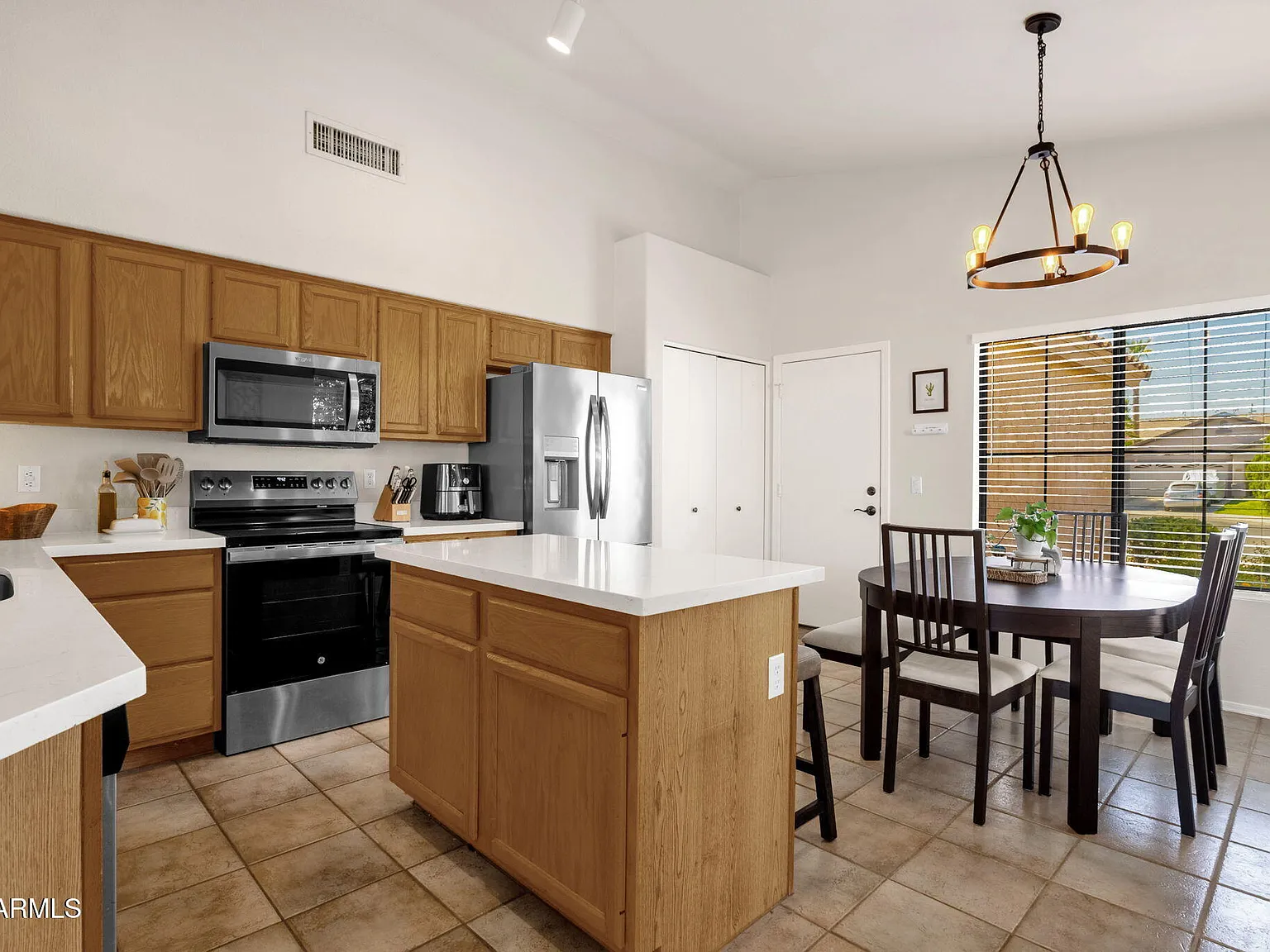3 bed, 2.0 bath, 1358 sqft, $2,500 — Photo 2