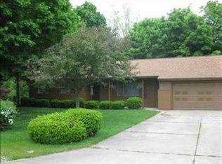 1211 Holub Ln, Goshen, IN 46528