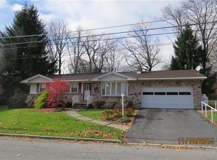 121 Forest Dr, Nazareth, PA 18064