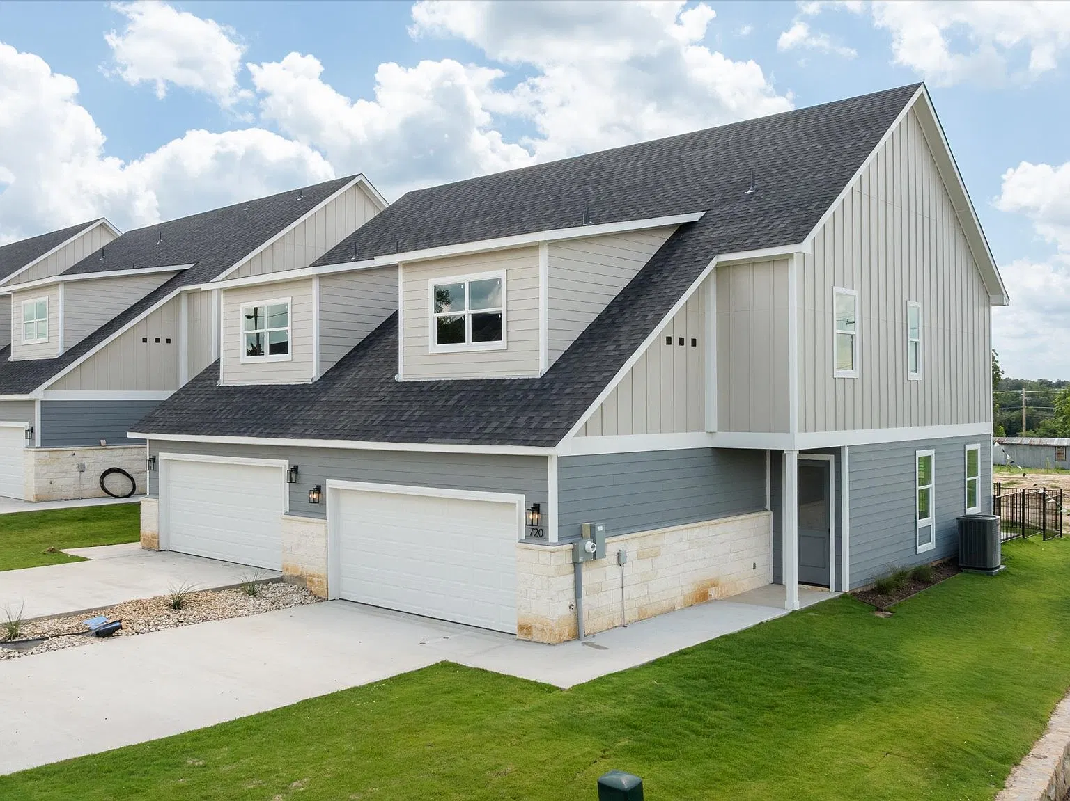 3 bed, 2.5 bath, 1493 sqft, $1,750 — Photo 1