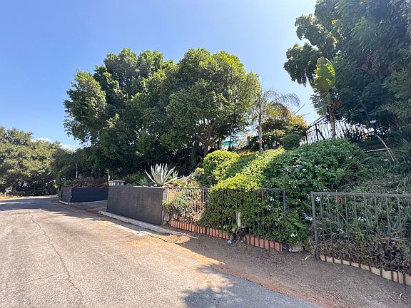 3rd image of 950 Hillcrest Dr