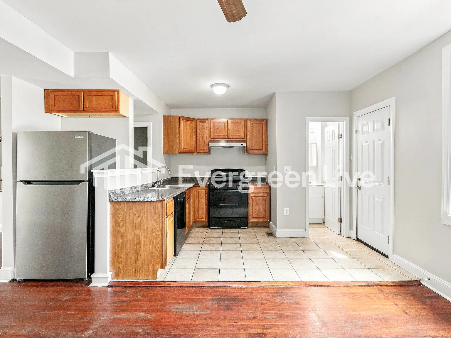 4 bed, 2.5 bath, 1200 sqft, $1,695 — Photo 3
