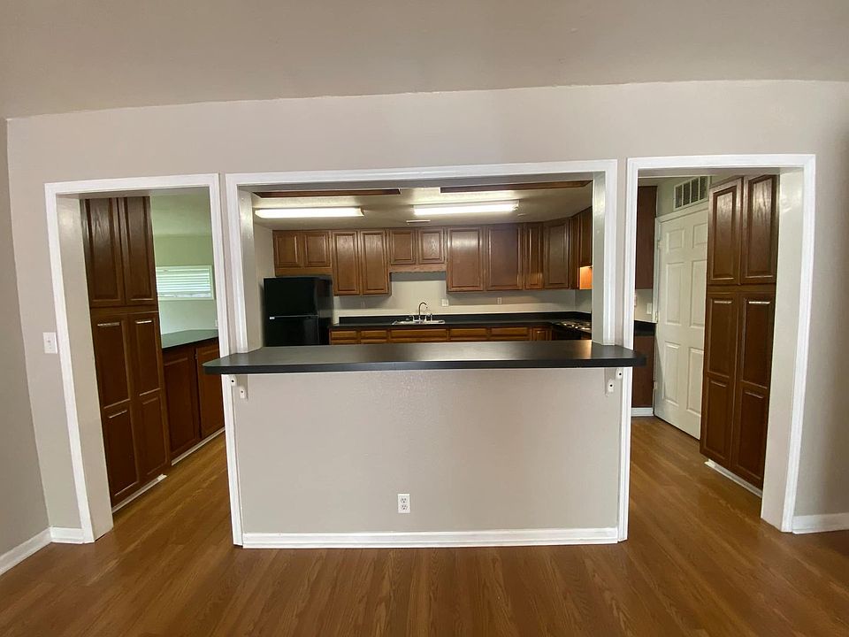 1st image of 3611 Bishop Rd #1