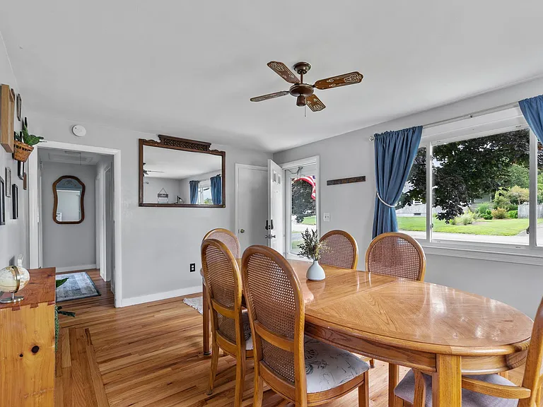 7 Casey Dr — Photo 5