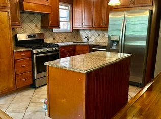 32-29 41st St #3, Astoria, NY 11103