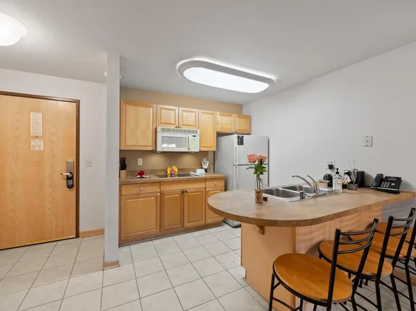123 Center STREET #206, Lake Geneva, WI 53147