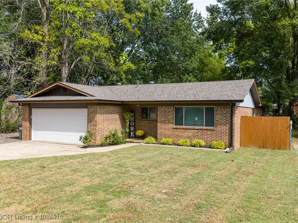 604 N Division St, Lavaca, AR 72941