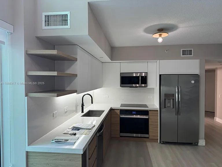 41 SE 5th St #501 — Photo 9