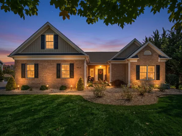 304 Gray Dr, Waynesboro, VA 22980