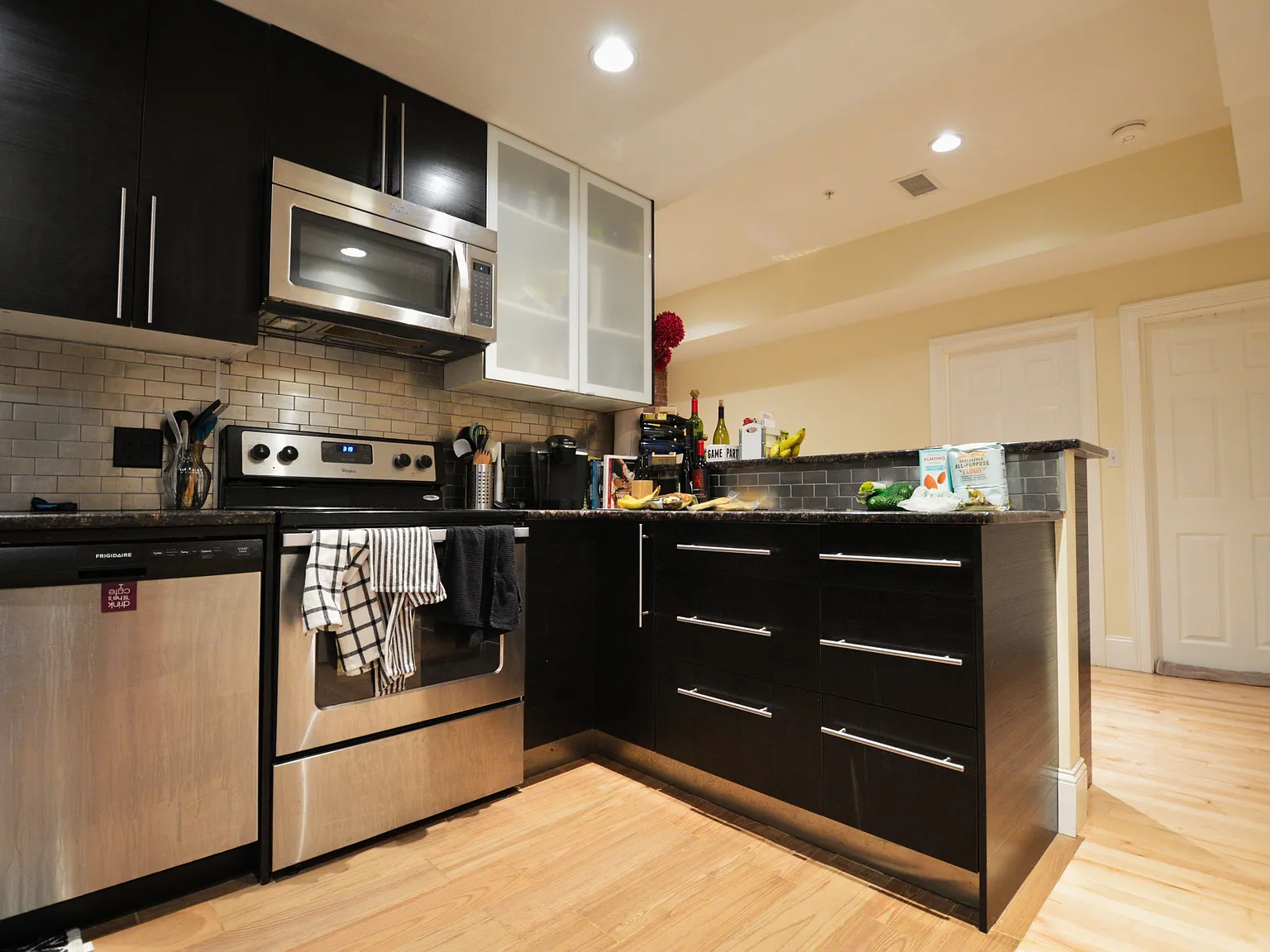 4 bed, 1500 sqft, $6,100 — Photo 3