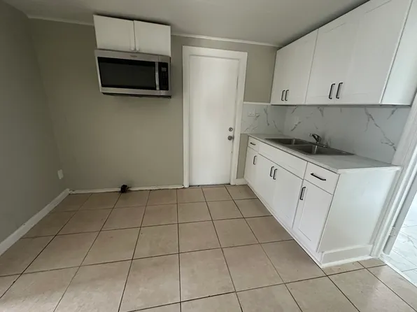 102 4th St APT C, Fort Myers, FL 33907