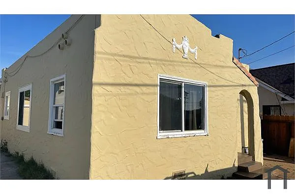 1550 Norton St photo 1