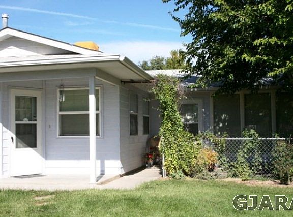3rd image of 205 Applewood Dr