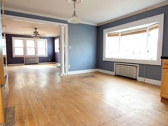 4th image of 14 Saint Charles Ave