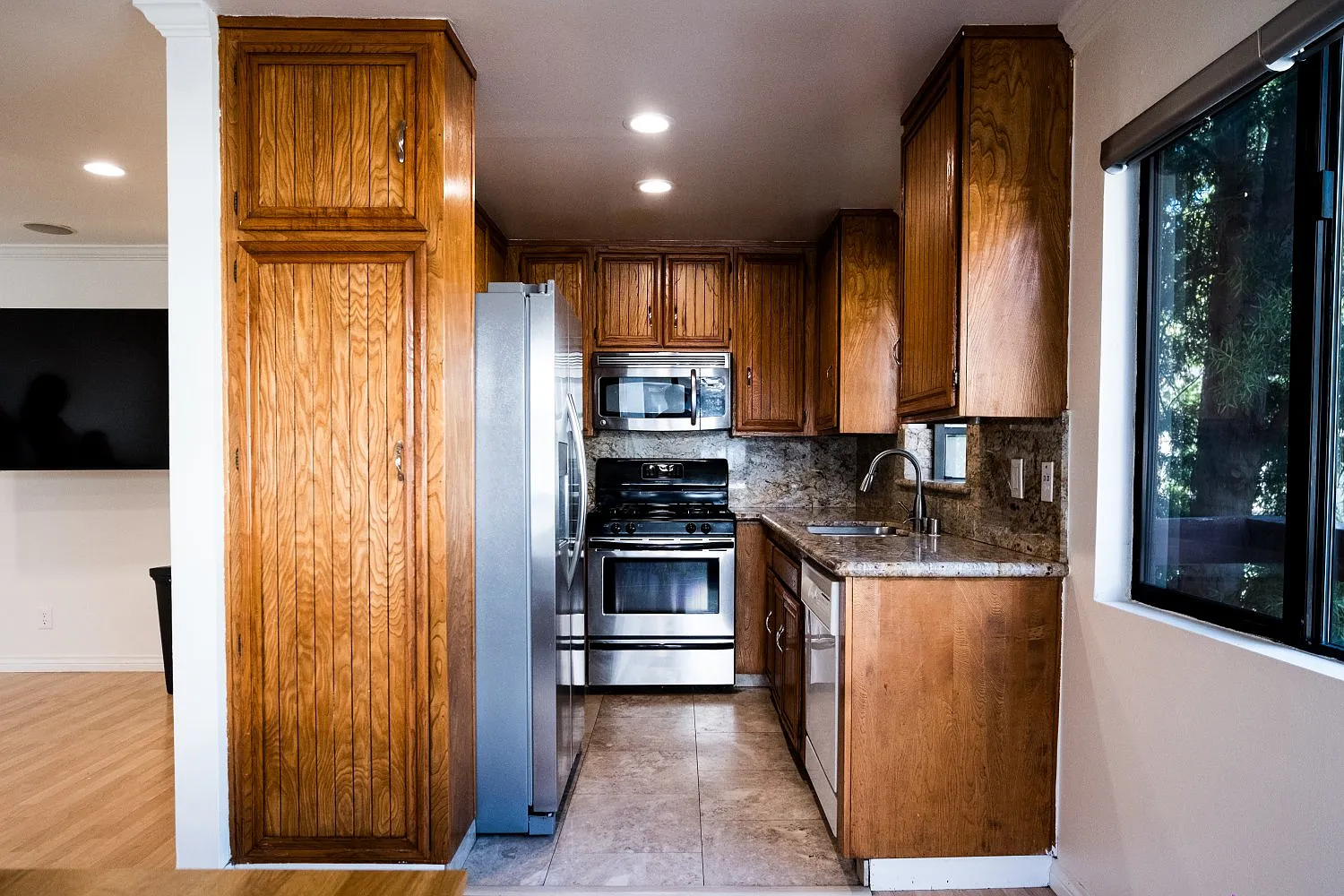 3 bed, 948 sqft, $3,200 — Photo 4
