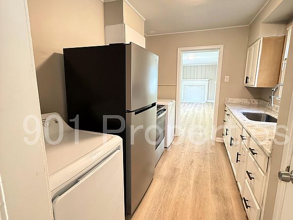 5th image of 814 Colonial Rd