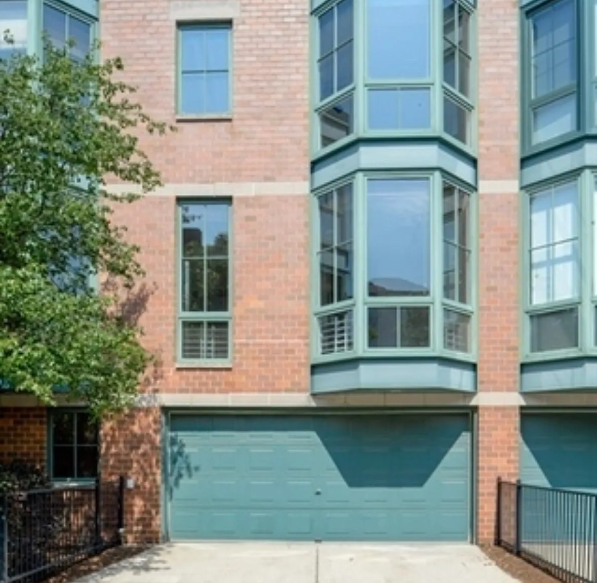 2700 N Seminary Ave — Photo 1