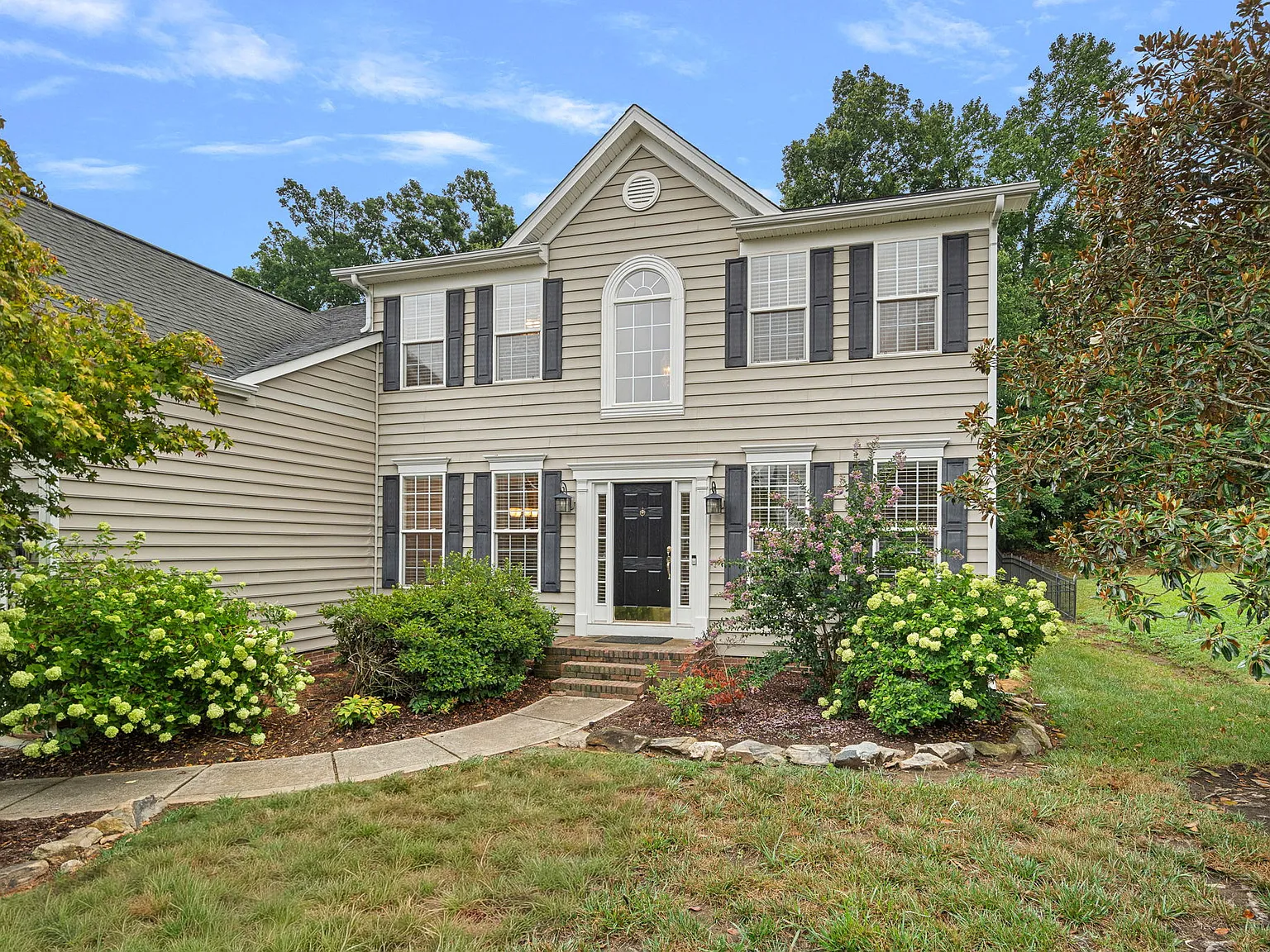 4 bed, 2.5 bath, 3142 sqft, $3,000 — Photo 1