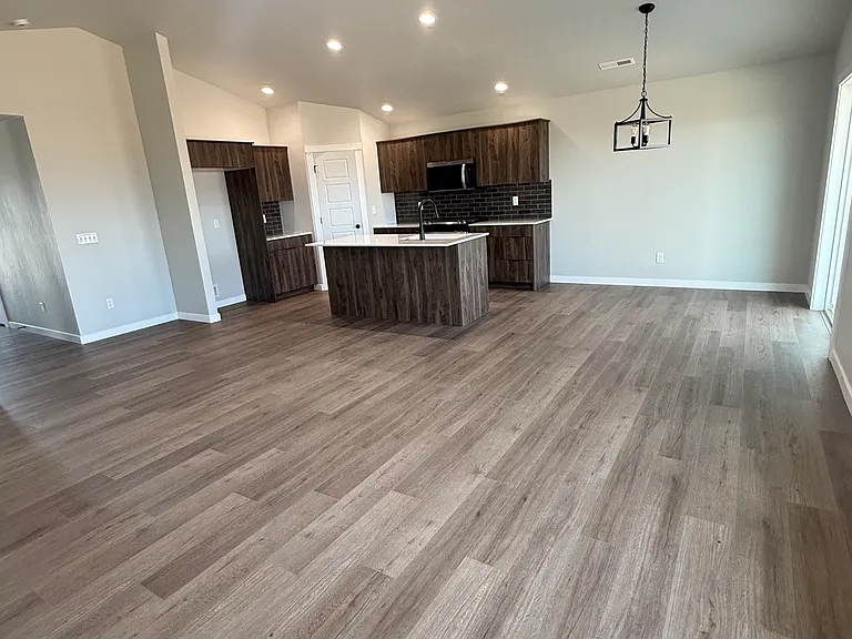 2215 S Border Way — Photo 2