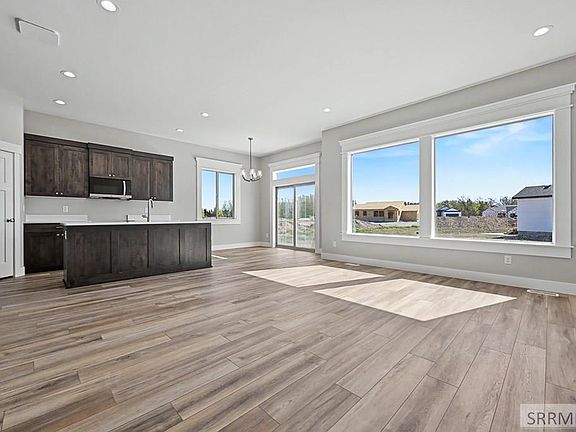2nd image of 433 Spruce Way