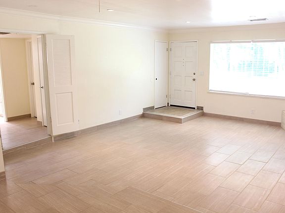 4th image of 313 W Sierra Madre Ave