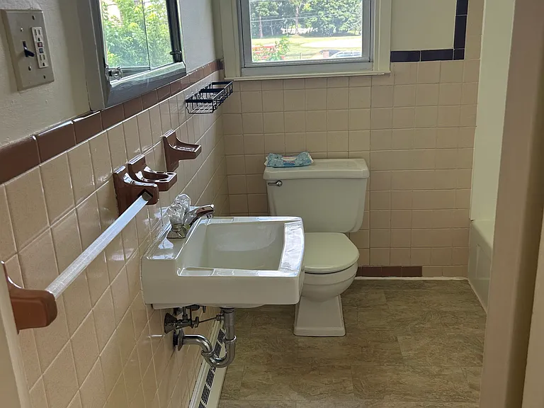 335 Brown St — Photo 18