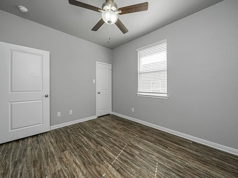 8227 Blue Field Dr — Photo 40