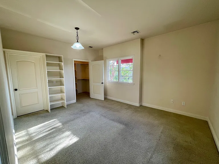 6350 N Willard Ave — Photo 11