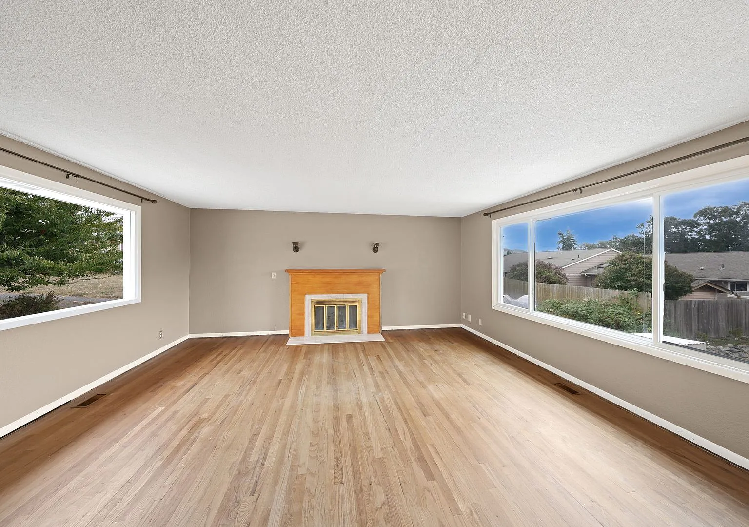3 Bed 2.5 Bath - Pet Friendly - Landscaping Included - NAS Whidbey — Photo 2
