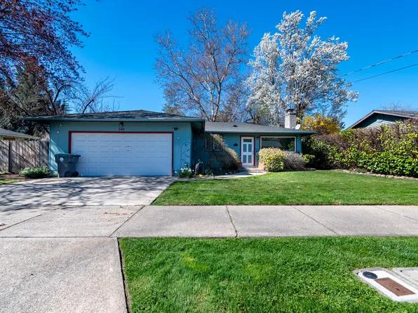 540 Eastwood Dr, Medford, OR 97504
