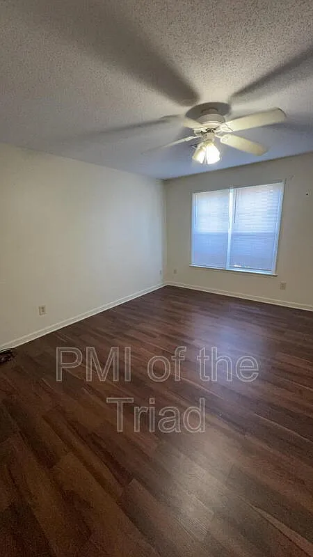 2 bed, 1.5 bath, 850 sqft, $1,100 — Photo 2