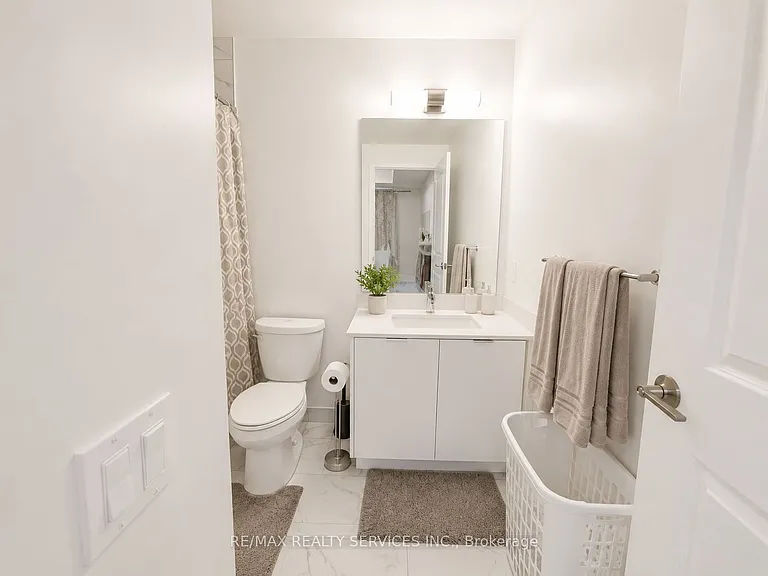 202 Burnhamthorpe Rd E #2108 — Photo 6