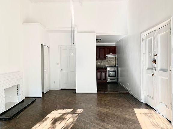 2nd image of 5 S Oxford St APT B1