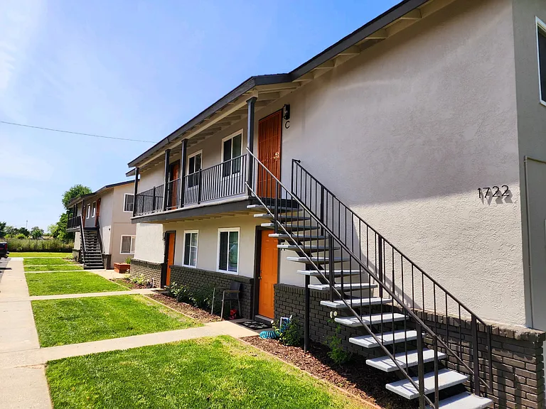 1722 Linda Ave E — Photo 12