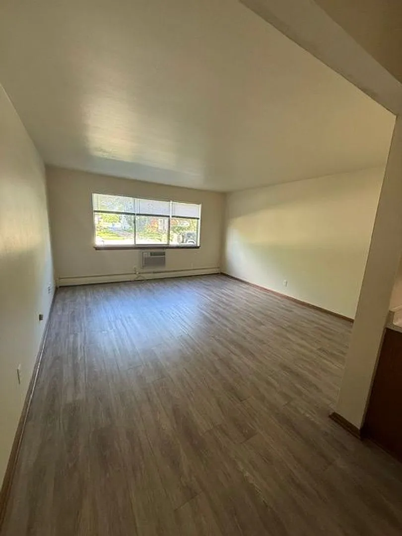 5414 58th Ave — Photo 3