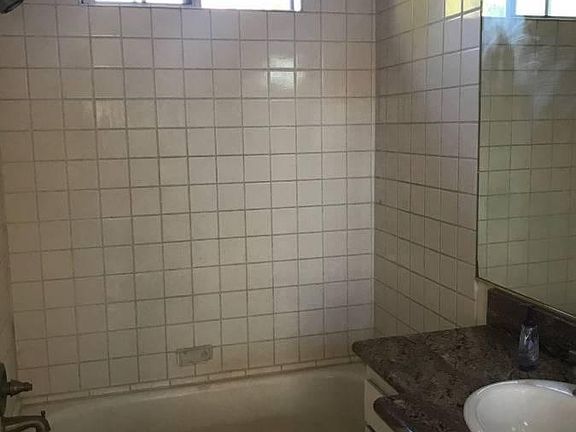5th image of 5224 Woodlake Ave