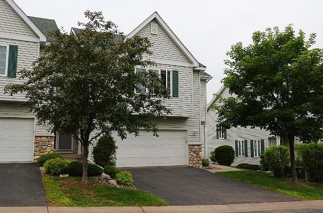 End Unit with windows on 3 sides