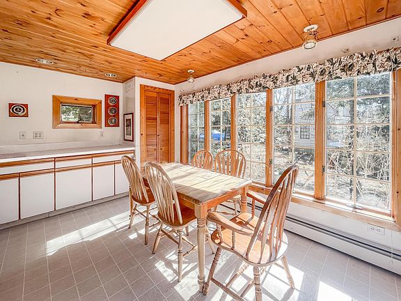 Bright eat in kitchen